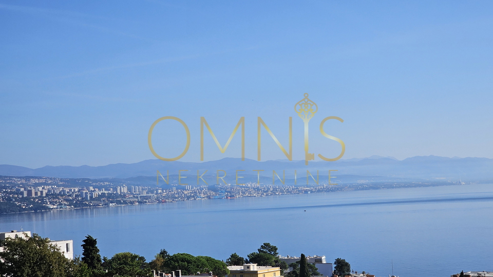 Opatija -garsonjera s galerijom, pogled na more, parking, prodaja!